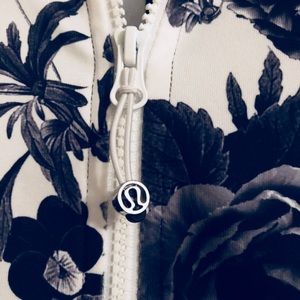 LuluLemon brisk bloom, Black/ white forme jacket